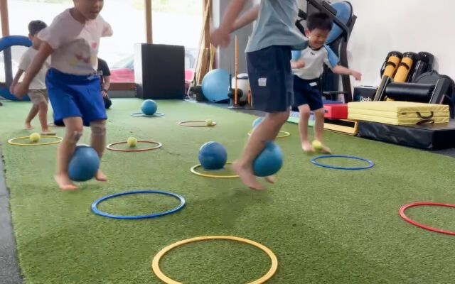 走る・跳ぶ・投げる運動